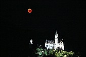 Haus Antonie - Ferienwohnungen in Füssen im Allgäu - Blutmond hinterm Schloß Neuschwanstein